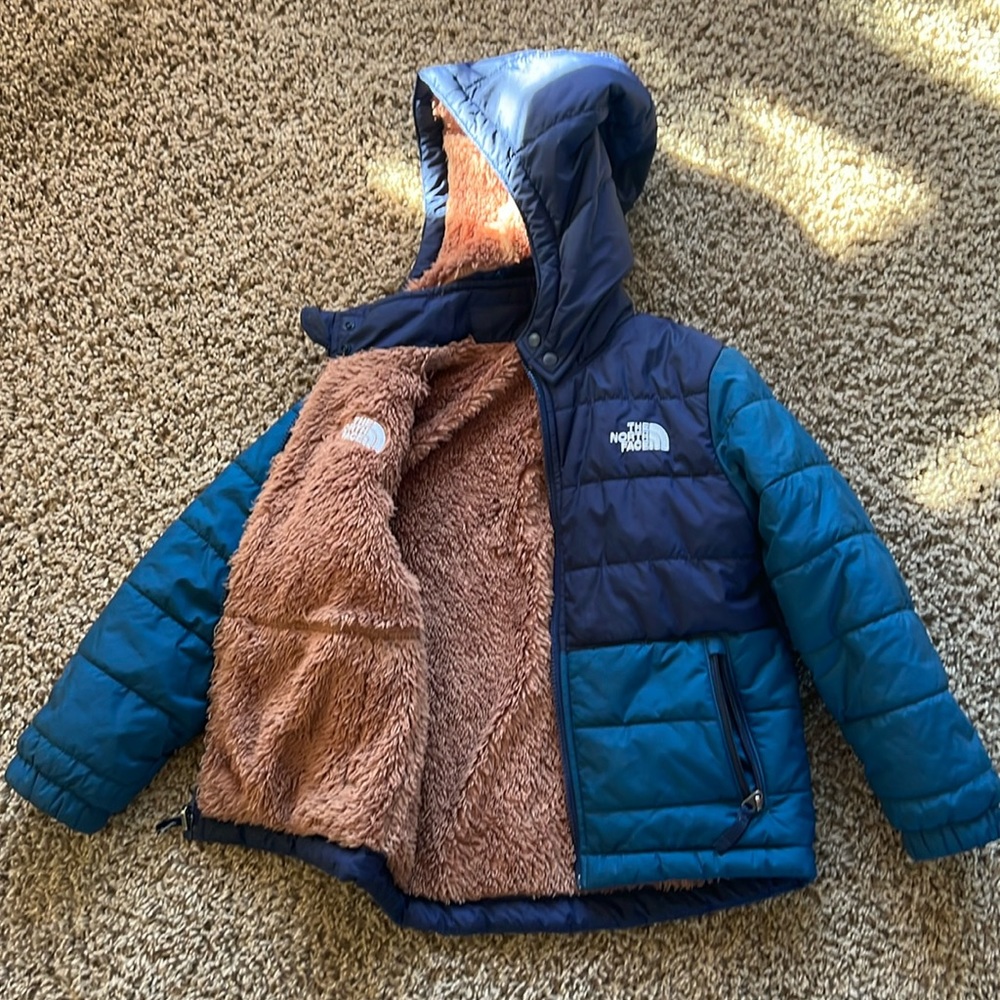 Boys XS (6) North Face reversible Jacket